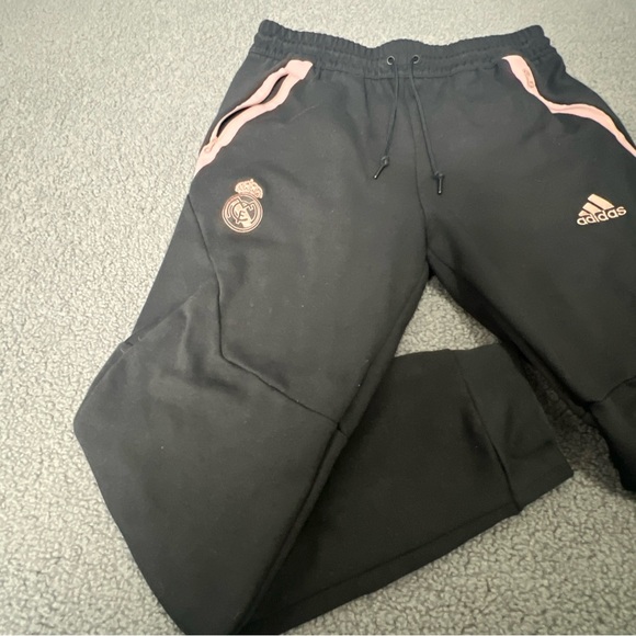 adidas 2022-23 Real Madrid Travel Pants - Black-Pink - Picture 2 of 7